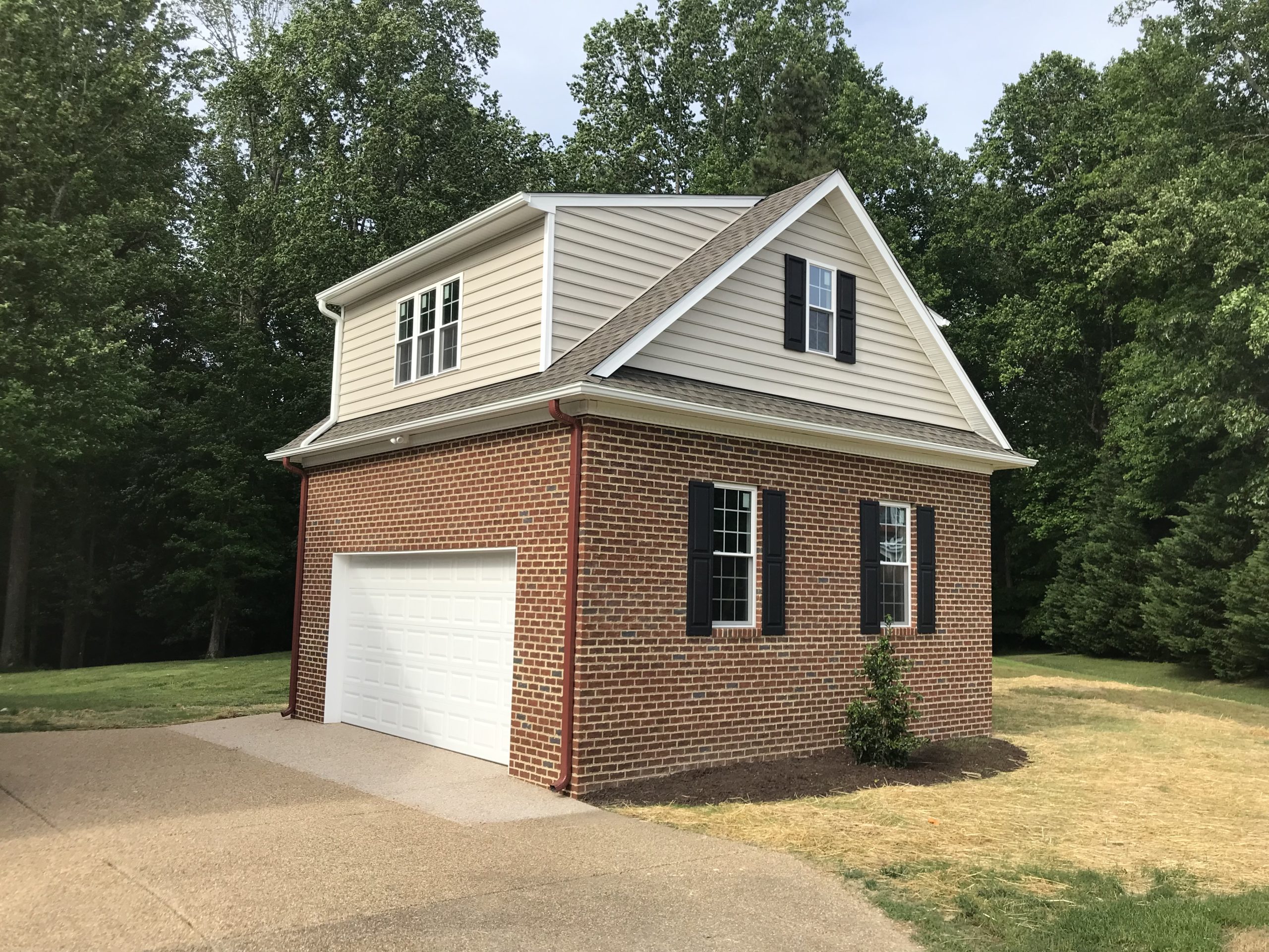 Home full front porch in Ashland, VA by BNH Builders